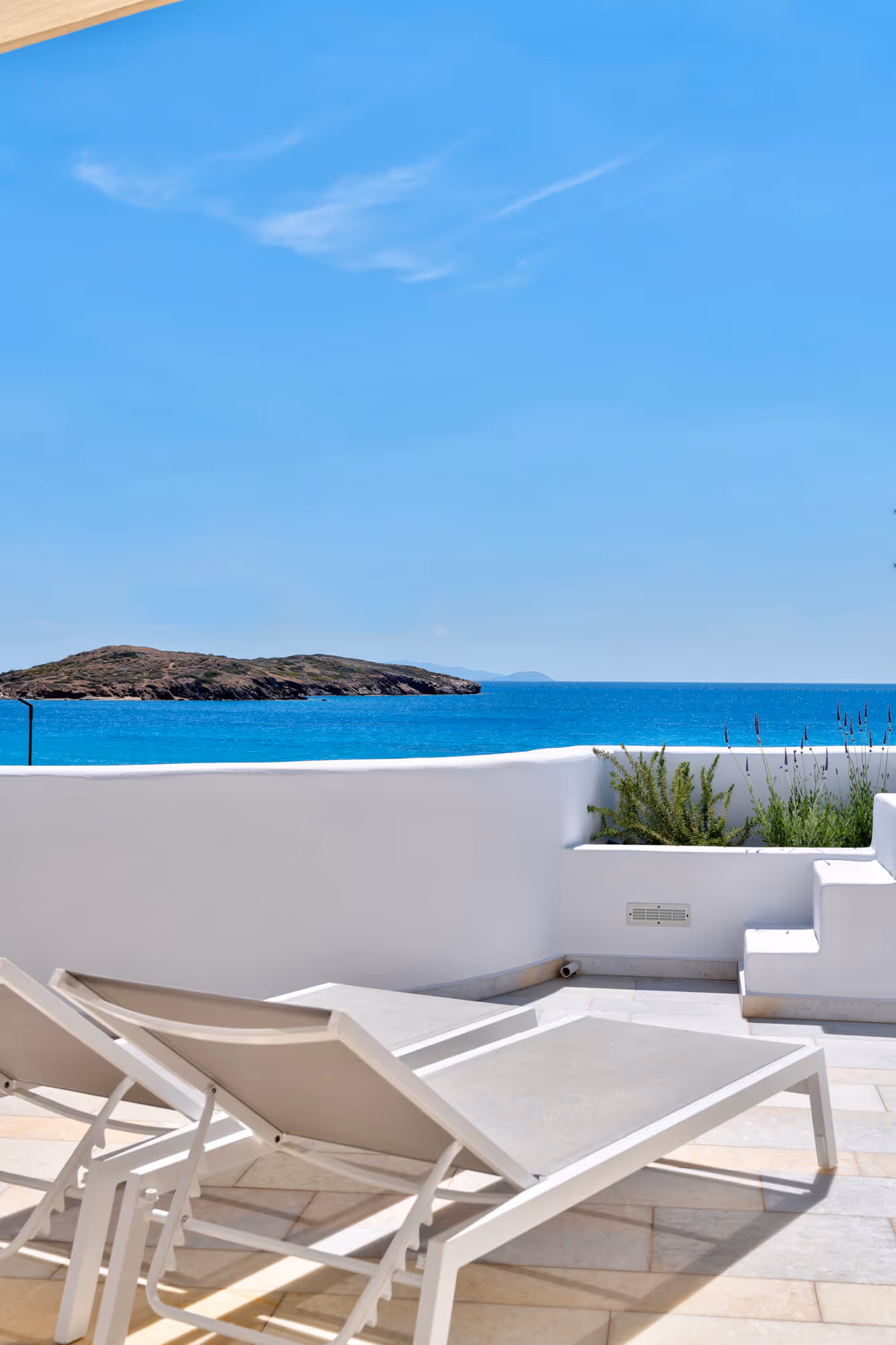 Fresh suite sea view