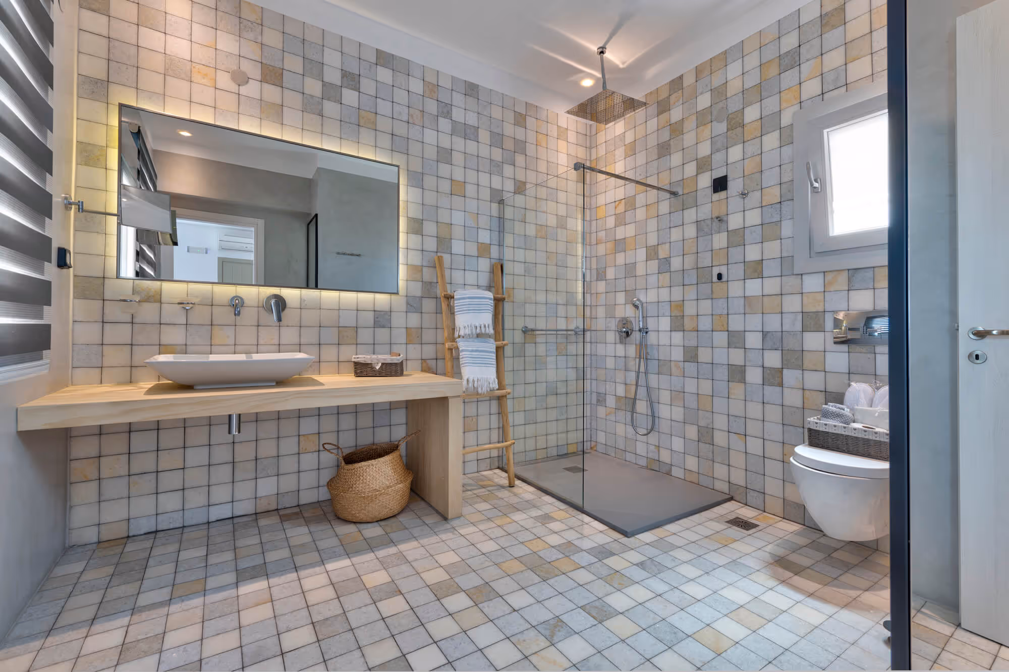 Senses superior bathroom with sea view